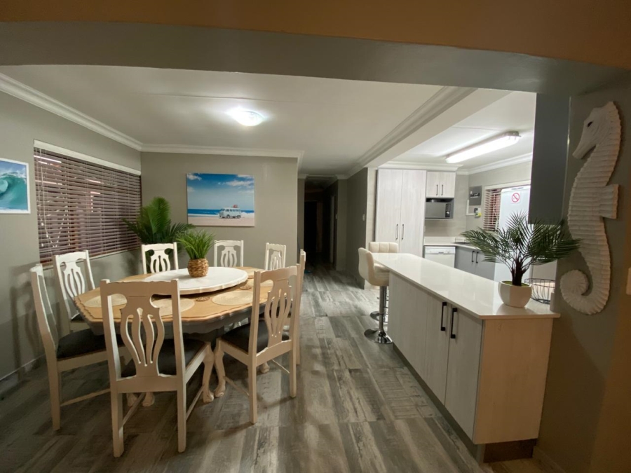 7 Bedroom Property for Sale in Hartenbos Central Western Cape
